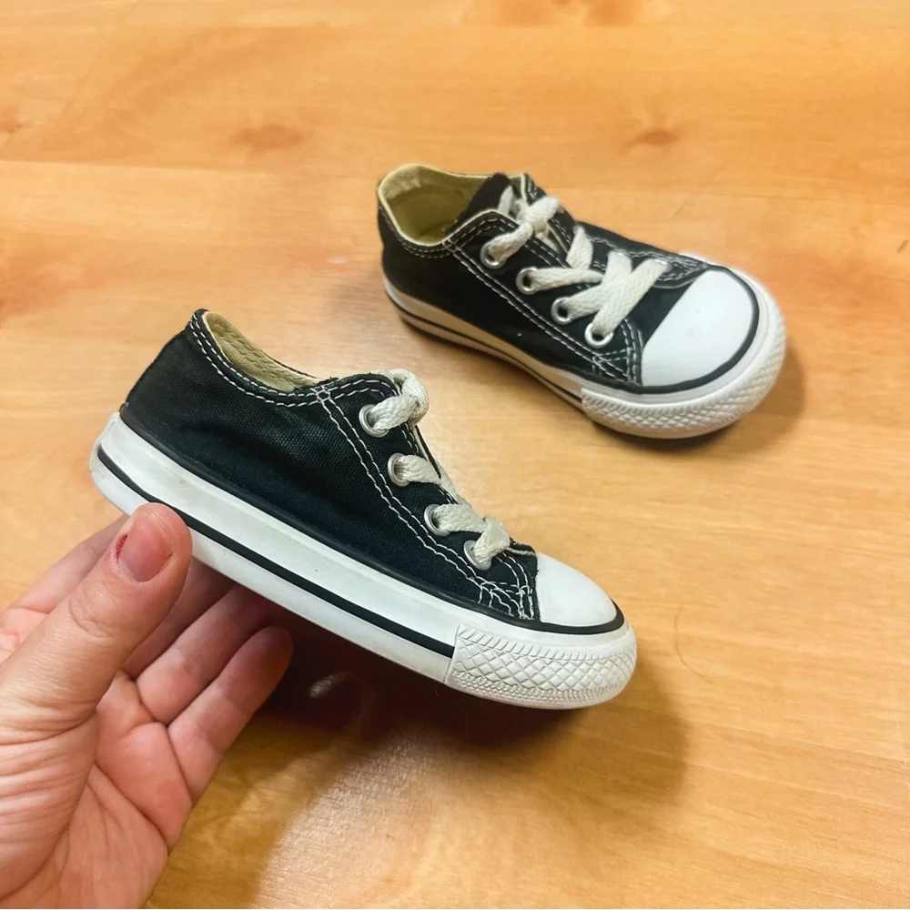 Converse Black & White Chuck Taylor All Star Low Top Lace Up Sneaker Toddler 5